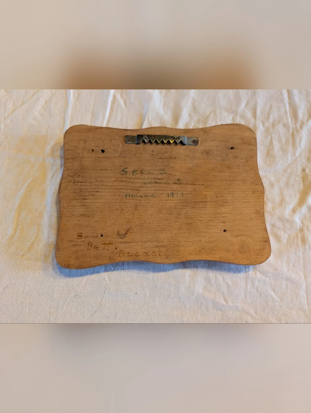 2/20$ Vintage Brown Wooden Pig Wall Art - Picture 2 of 5